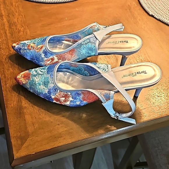 Torta Caliente Shoes - TORTA CALIENTE HEELS SIZE 9.5 M